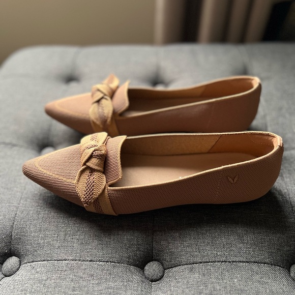 VIVAIA Pointed-Toe Bow Loafers - Picture 7 of 10